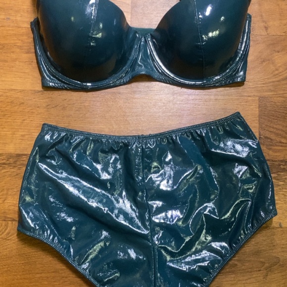Savage X Fenty Dark Green Lingerie Set - Picture 1 of 4